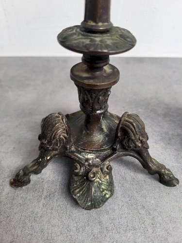 PAIRE DE BOUGEOIRS EN BRONZE PIEDS SABOTS DU XIX ème SIECLE