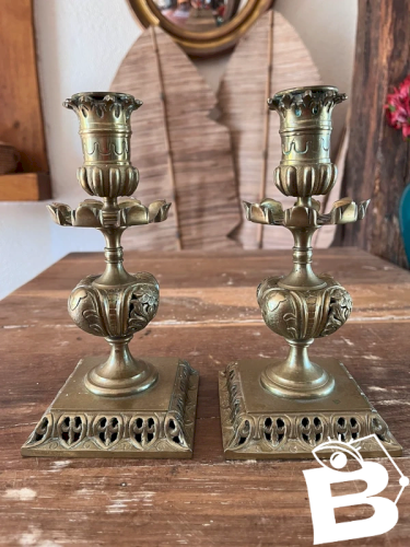 Paire de bougeoirs en bronze XIXe