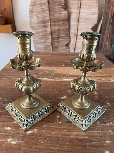 Paire de bougeoirs en bronze XIXe