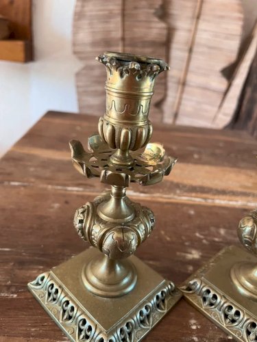 Paire de bougeoirs en bronze XIXe