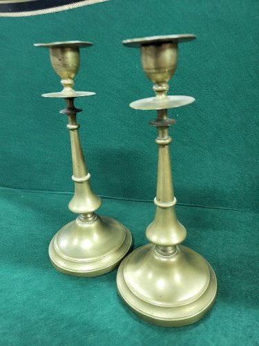 PAIRE DE BOUGEOIRS EN LAITON DU XIX ème SIECLE