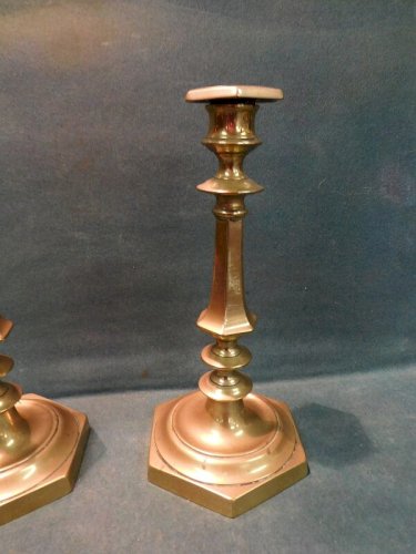 PAIRE DE BOUGEOIRS EN LAITON DU XIX ème SIECLE