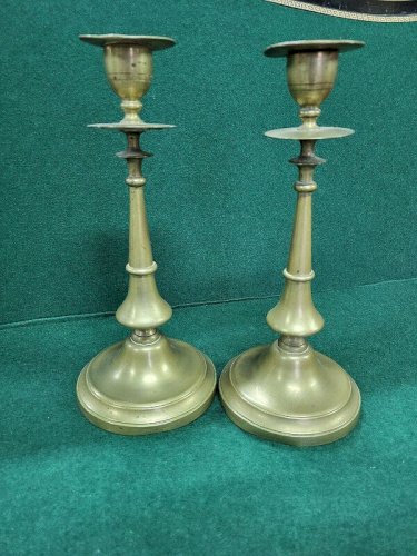 PAIRE DE BOUGEOIRS EN LAITON DU XIX ème SIECLE