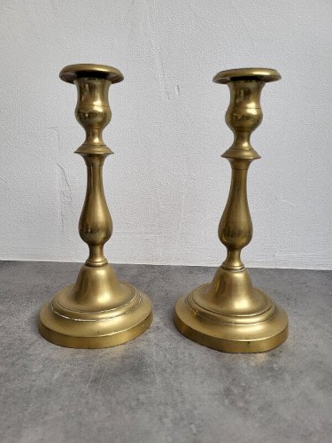 PAIRE DE BOUGEOIRS EN LAITON DU XIX ème SIECLE
