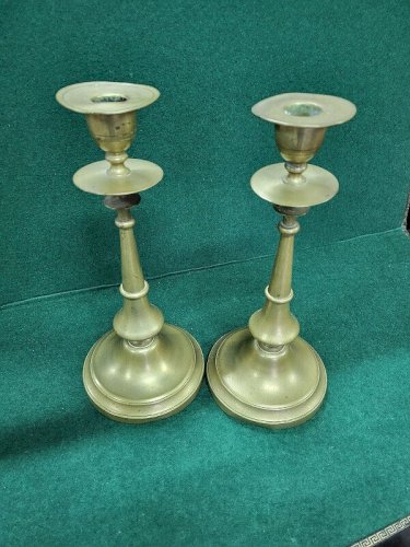 PAIRE DE BOUGEOIRS EN LAITON DU XIX ème SIECLE