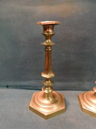PAIRE DE BOUGEOIRS EN LAITON DU XIX ème SIECLE