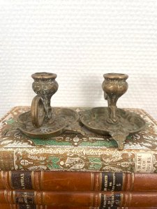 Paire de bougeoirs en laiton