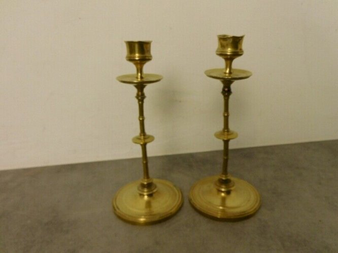 PAIRE DE BOUGEOIRS EN LAITON
