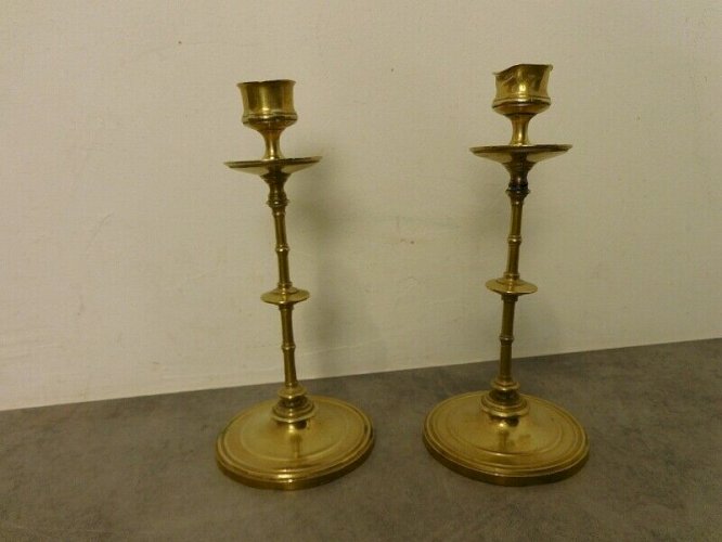 PAIRE DE BOUGEOIRS EN LAITON