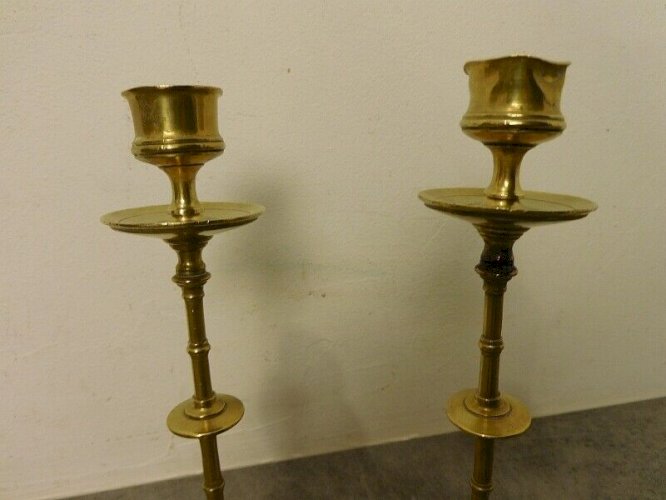 PAIRE DE BOUGEOIRS EN LAITON