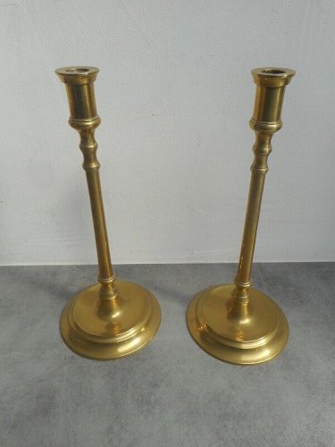 PAIRE DE BOUGEOIRS EN LAITON