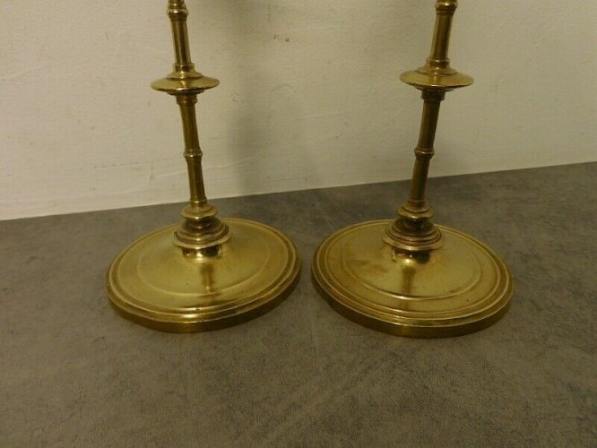 PAIRE DE BOUGEOIRS EN LAITON