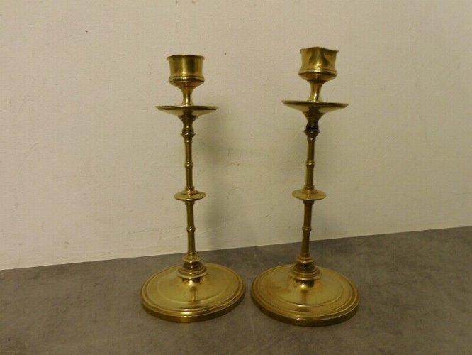 PAIRE DE BOUGEOIRS EN LAITON