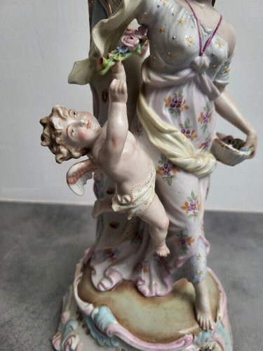 PAIRE DE BOUGEOIRS EN PORCELAINE ALLEMANDE DU XIX ème SIECLE