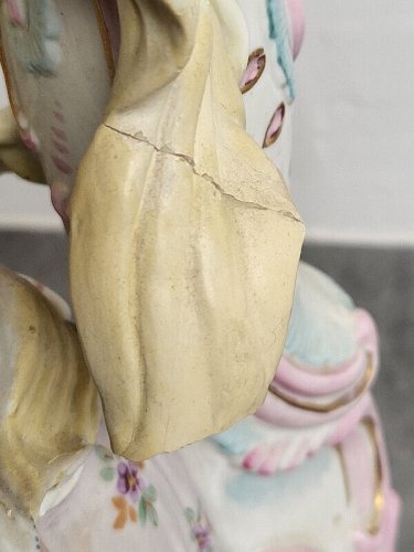 PAIRE DE BOUGEOIRS EN PORCELAINE ALLEMANDE DU XIX ème SIECLE