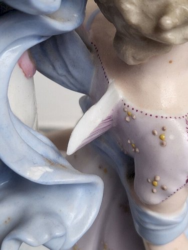 PAIRE DE BOUGEOIRS EN PORCELAINE ALLEMANDE DU XIX ème SIECLE