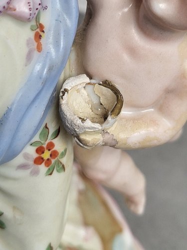 PAIRE DE BOUGEOIRS EN PORCELAINE ALLEMANDE DU XIX ème SIECLE
