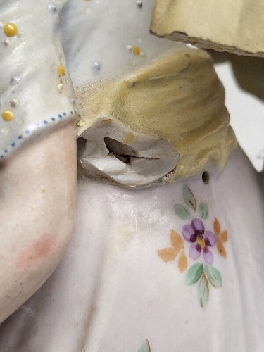 PAIRE DE BOUGEOIRS EN PORCELAINE ALLEMANDE DU XIX ème SIECLE