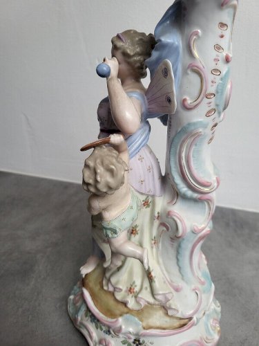 PAIRE DE BOUGEOIRS EN PORCELAINE ALLEMANDE DU XIX ème SIECLE