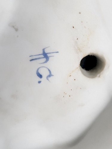 PAIRE DE BOUGEOIRS EN PORCELAINE ALLEMANDE DU XIX ème SIECLE