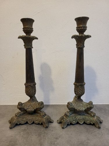 PAIRE DE BOUGEOIRS EN REGULE EMPIRE DU XIX ème SIECLE
