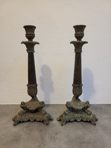 PAIRE DE BOUGEOIRS EN REGULE EMPIRE DU XIX ème SIECLE