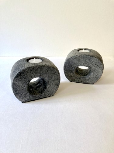 Paire de bougeoirs en terre cuite finition anthracite, années 1980