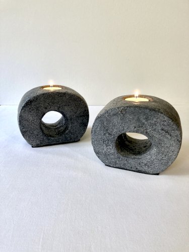 Paire de bougeoirs en terre cuite finition anthracite, années 1980