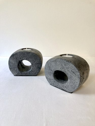 Paire de bougeoirs en terre cuite finition anthracite, années 1980