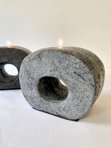Paire de bougeoirs en terre cuite finition anthracite, années 1980