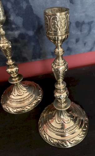 Paire de bougeoirs ou flambeaux - bronze doré. 