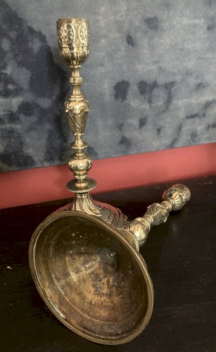 Paire de bougeoirs ou flambeaux - bronze doré. 