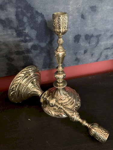 Paire de bougeoirs ou flambeaux - bronze doré. 