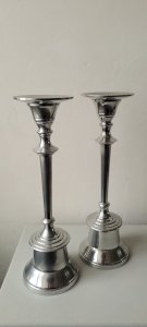 Paire de bougeoirs pique cierges