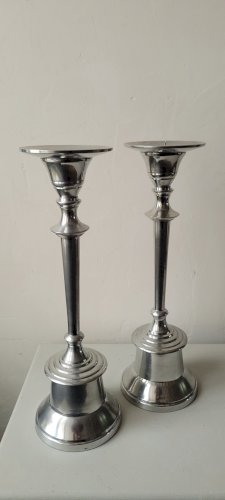 Paire de bougeoirs pique cierges