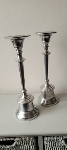 Paire de bougeoirs pique cierges