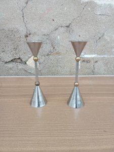 Paire de bougeoirs post moderniste 