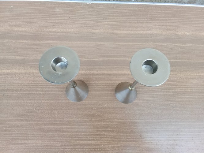 Paire de bougeoirs post moderniste 