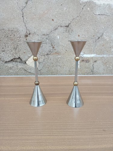 Paire de bougeoirs post moderniste 