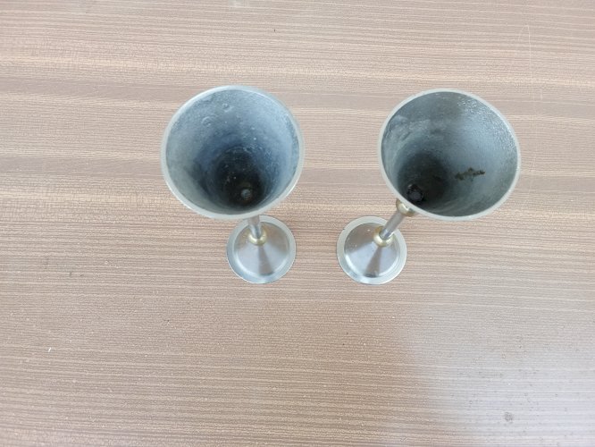 Paire de bougeoirs post moderniste 