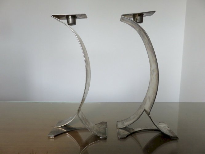 PAIRE DE BOUGEOIRS SCANDINAVES SIGNES EN METAL ARGENTE ANNEES 70 80 VINTAGE
