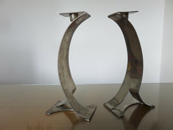 PAIRE DE BOUGEOIRS SCANDINAVES SIGNES EN METAL ARGENTE ANNEES 70 80 VINTAGE
