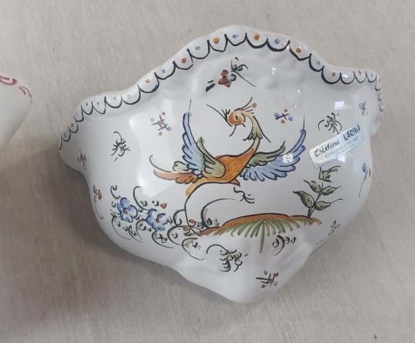 Paire de bouquetières / piques fleurs muraux, en céramique de Moustiers