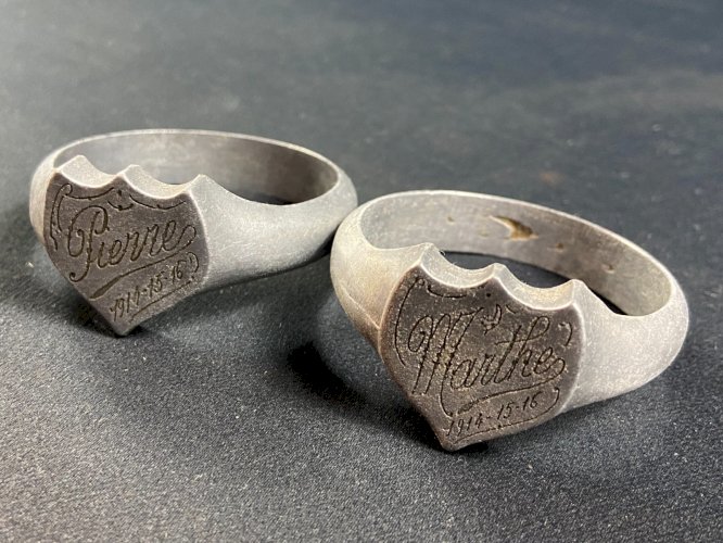 Paire de bracelets en métal travail de tranchée poilus 1ère Guerre Mondiale WWI