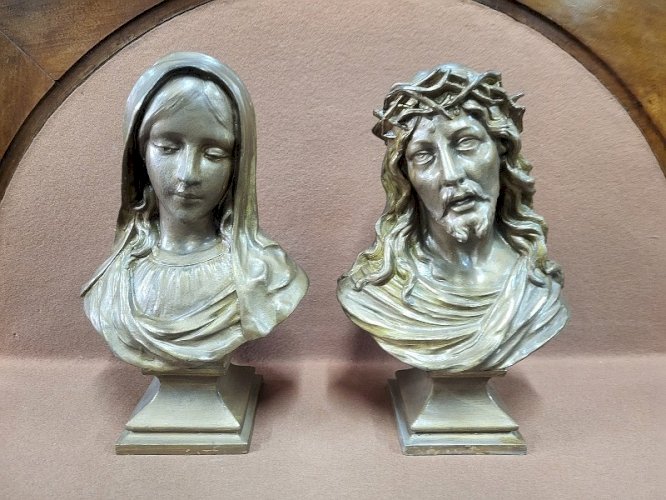 PAIRE DE BUSTES RELIGIEUX LE CHRIST EN REGULE