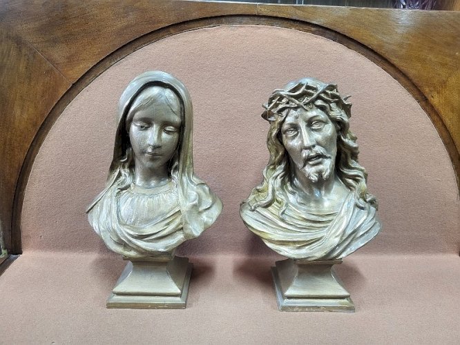 PAIRE DE BUSTES RELIGIEUX LE CHRIST EN REGULE