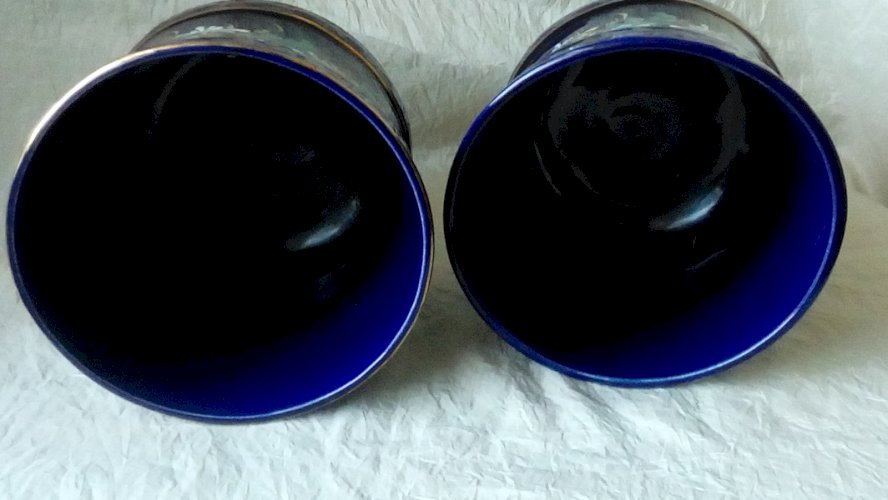 PAIRE DE CACHE POT EN FAIENCE  DECOR FLORAL ÉMAILLÉ BLEU COBALT FIN 19 ÈME *
