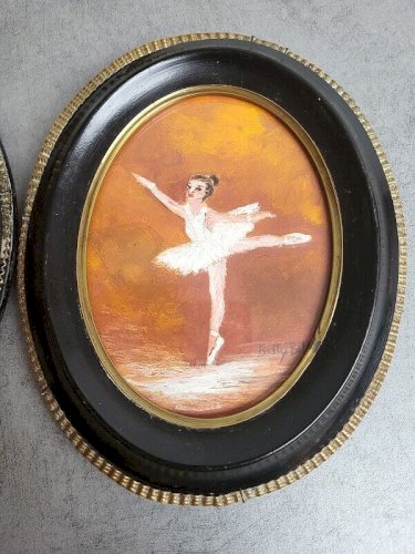 PAIRE DE CADRES MEDAILLON PEINTURE DE BETTY BELLE DANSEUSE CLASSIQUE