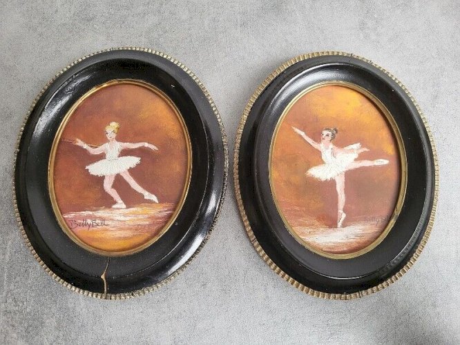 PAIRE DE CADRES MEDAILLON PEINTURE DE BETTY BELLE DANSEUSE CLASSIQUE