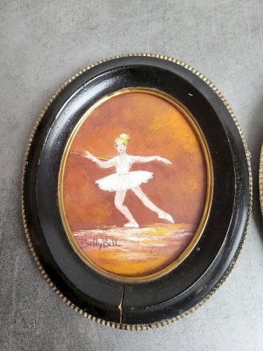 PAIRE DE CADRES MEDAILLON PEINTURE DE BETTY BELLE DANSEUSE CLASSIQUE